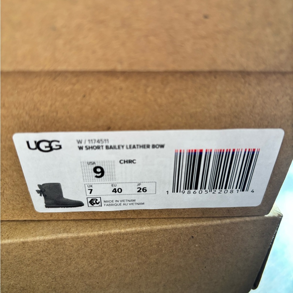 UGG SHORT BAILEY LEATHER BOW IN CHARCOAL SZ 6,9 NEW IN BOX - Picture 9 of 9